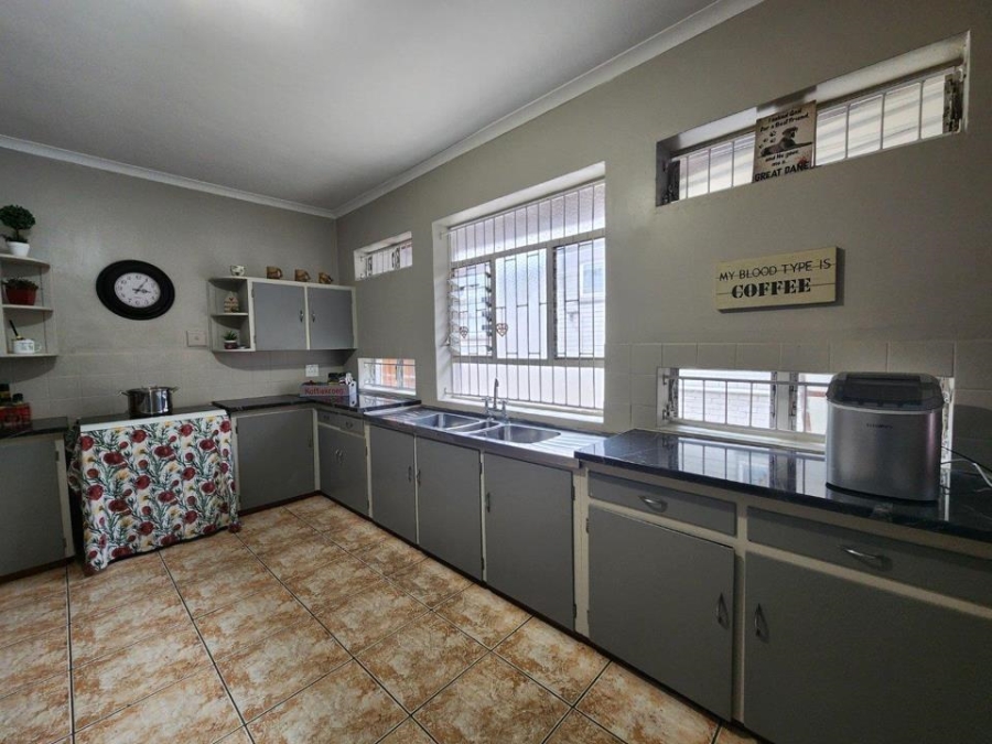 4 Bedroom Property for Sale in Bergzicht Western Cape